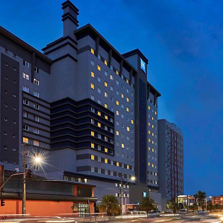 Отель Ibis Budget Curitiba Centro Экстерьер фото