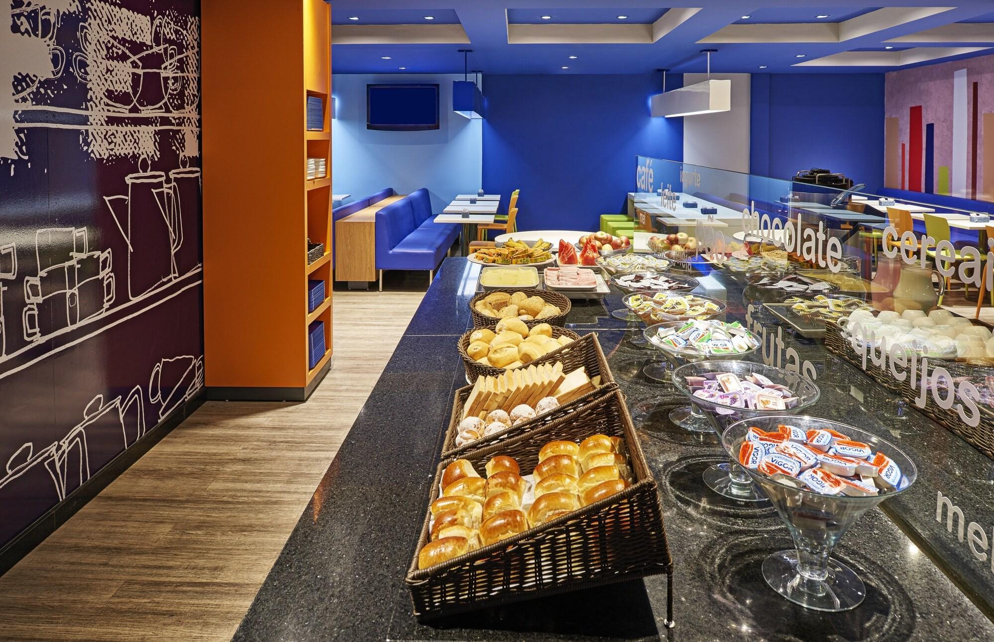 Отель Ibis Budget Curitiba Centro Экстерьер фото