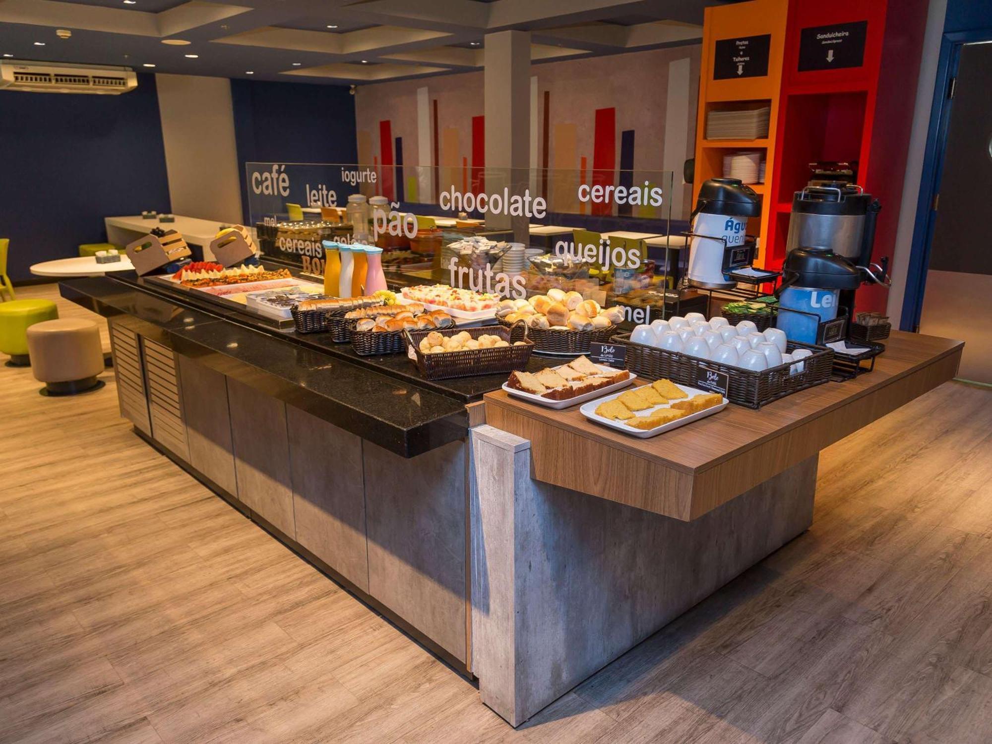 Отель Ibis Budget Curitiba Centro Экстерьер фото