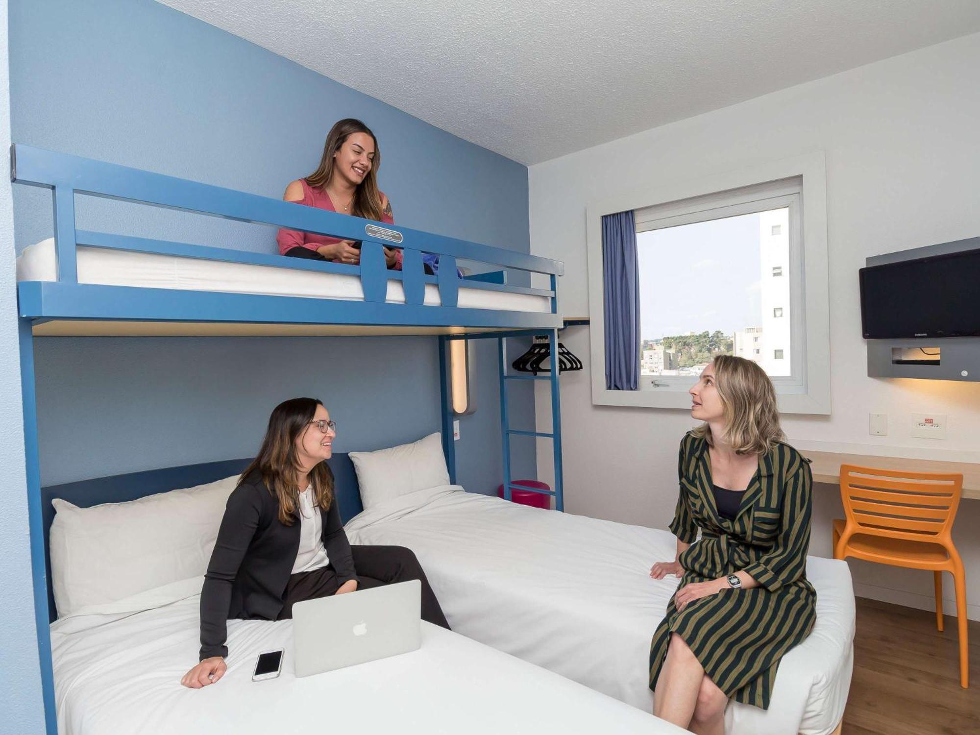 Отель Ibis Budget Curitiba Centro Экстерьер фото