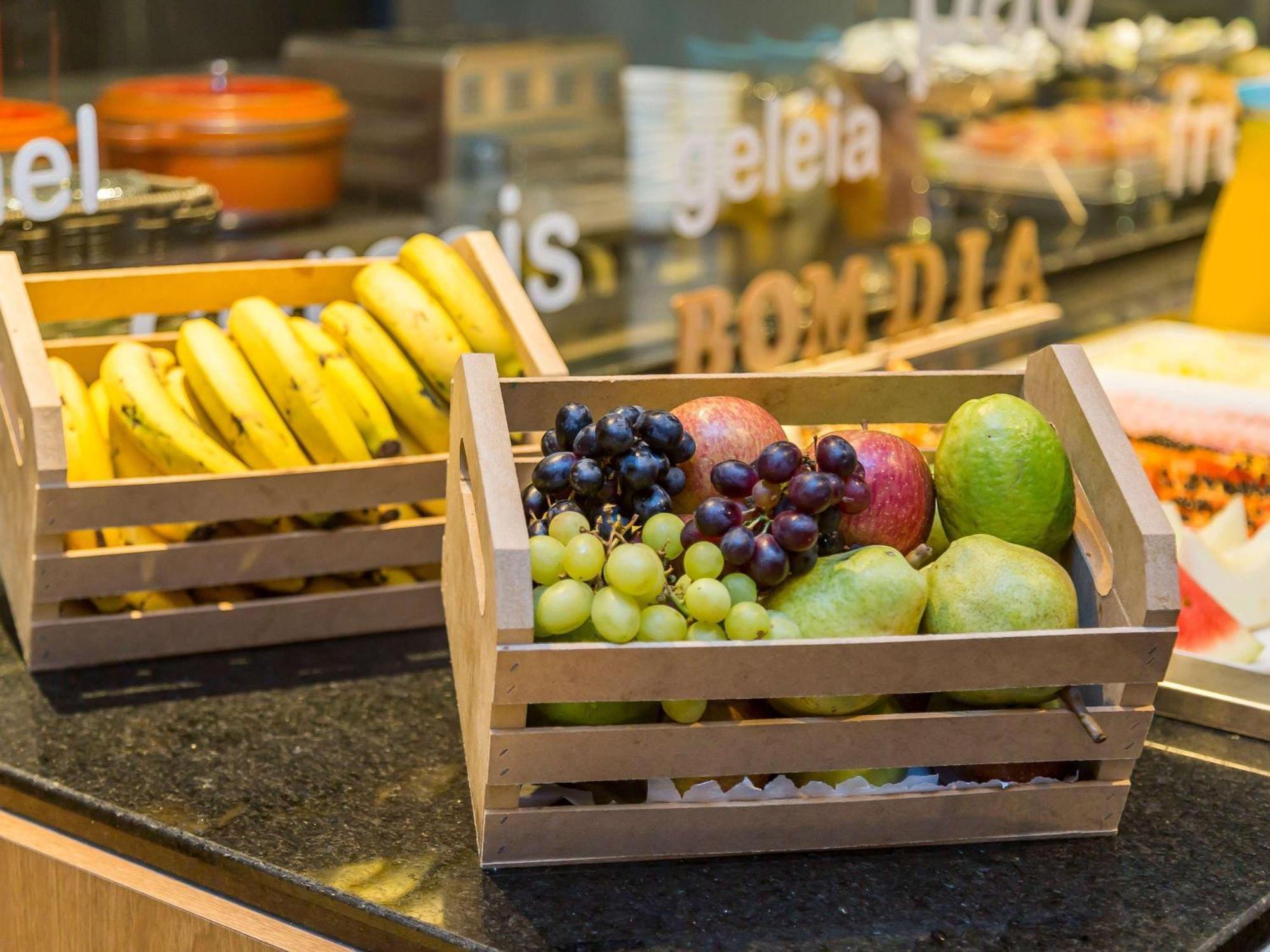 Отель Ibis Budget Curitiba Centro Экстерьер фото