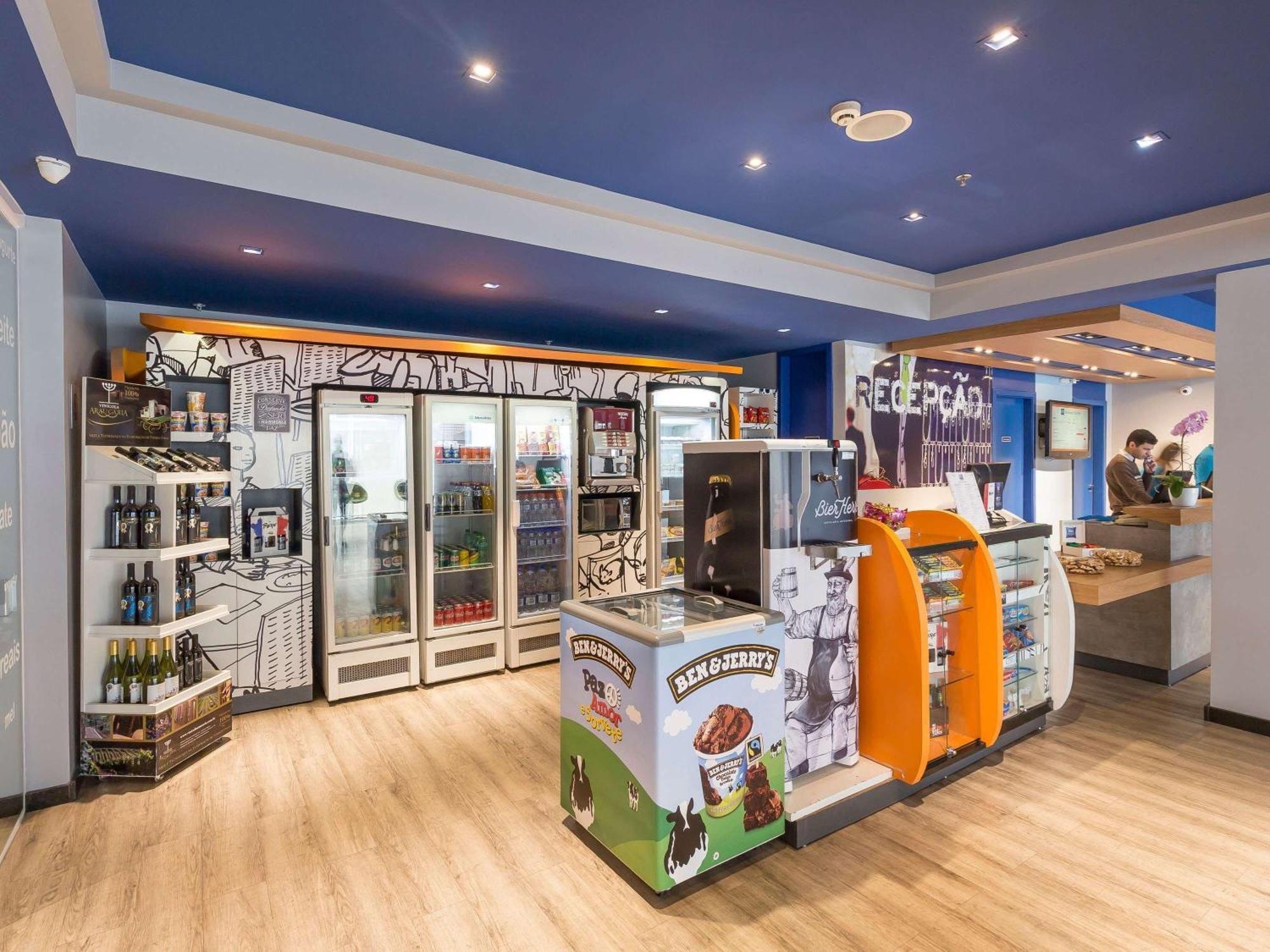 Отель Ibis Budget Curitiba Centro Экстерьер фото