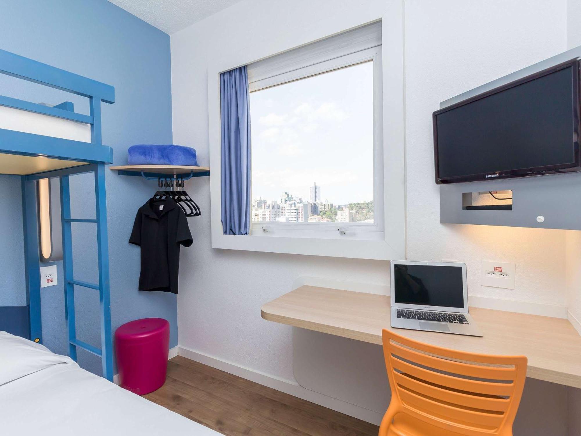 Отель Ibis Budget Curitiba Centro Экстерьер фото