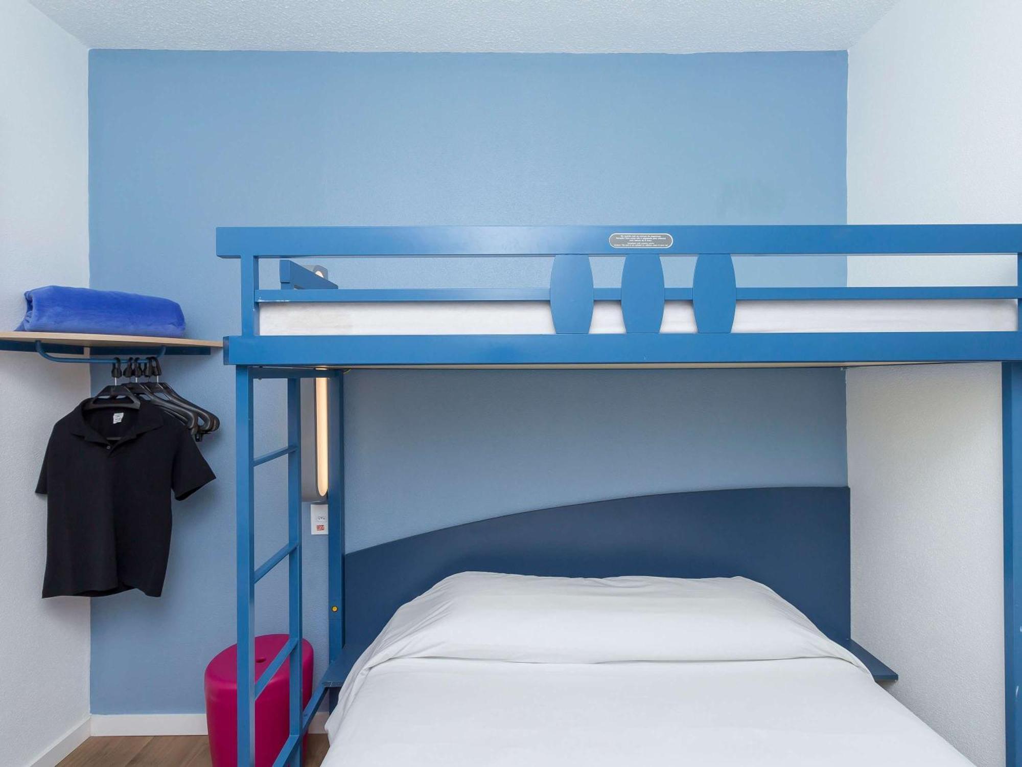 Отель Ibis Budget Curitiba Centro Экстерьер фото