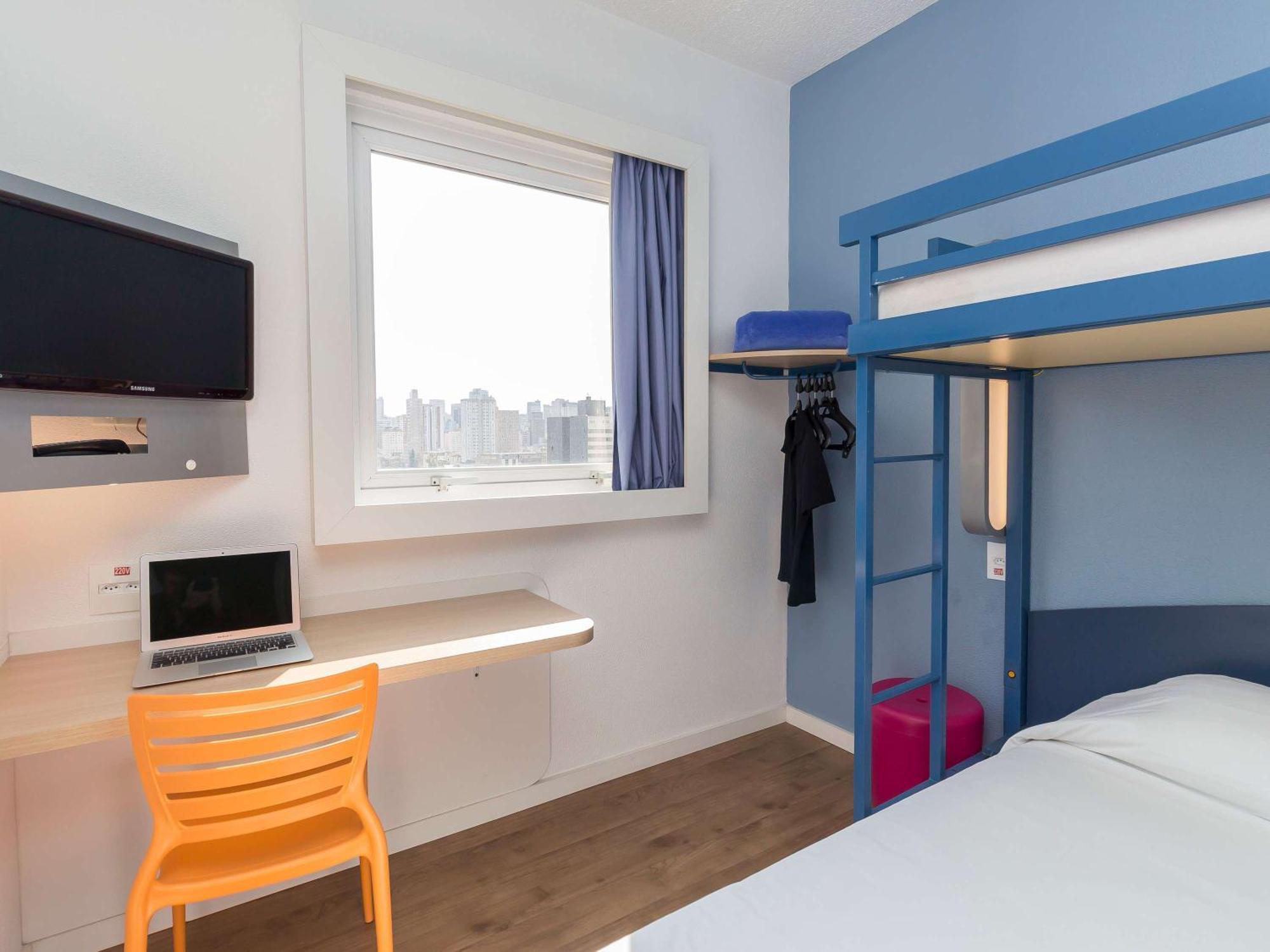 Отель Ibis Budget Curitiba Centro Экстерьер фото