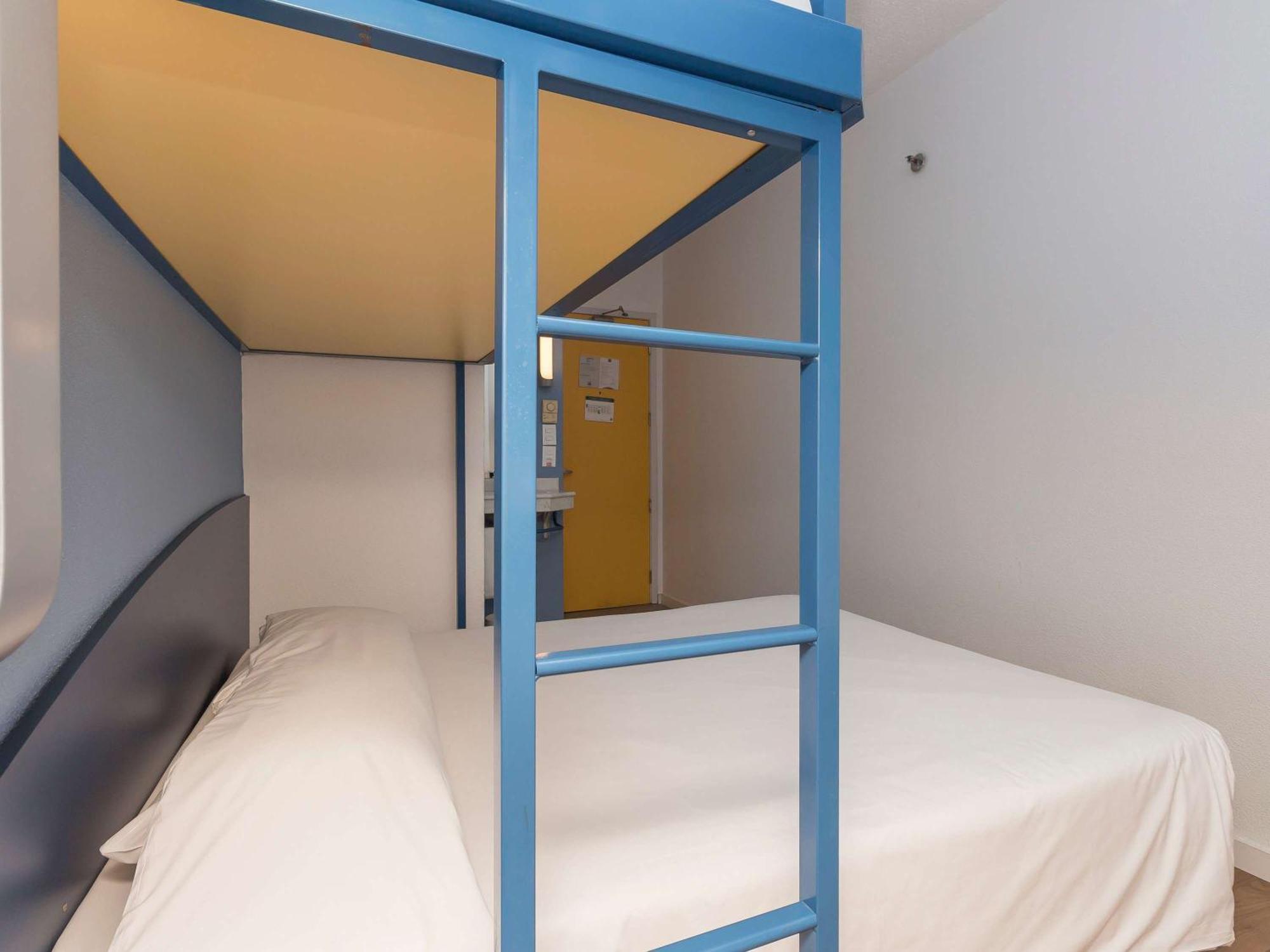 Отель Ibis Budget Curitiba Centro Экстерьер фото