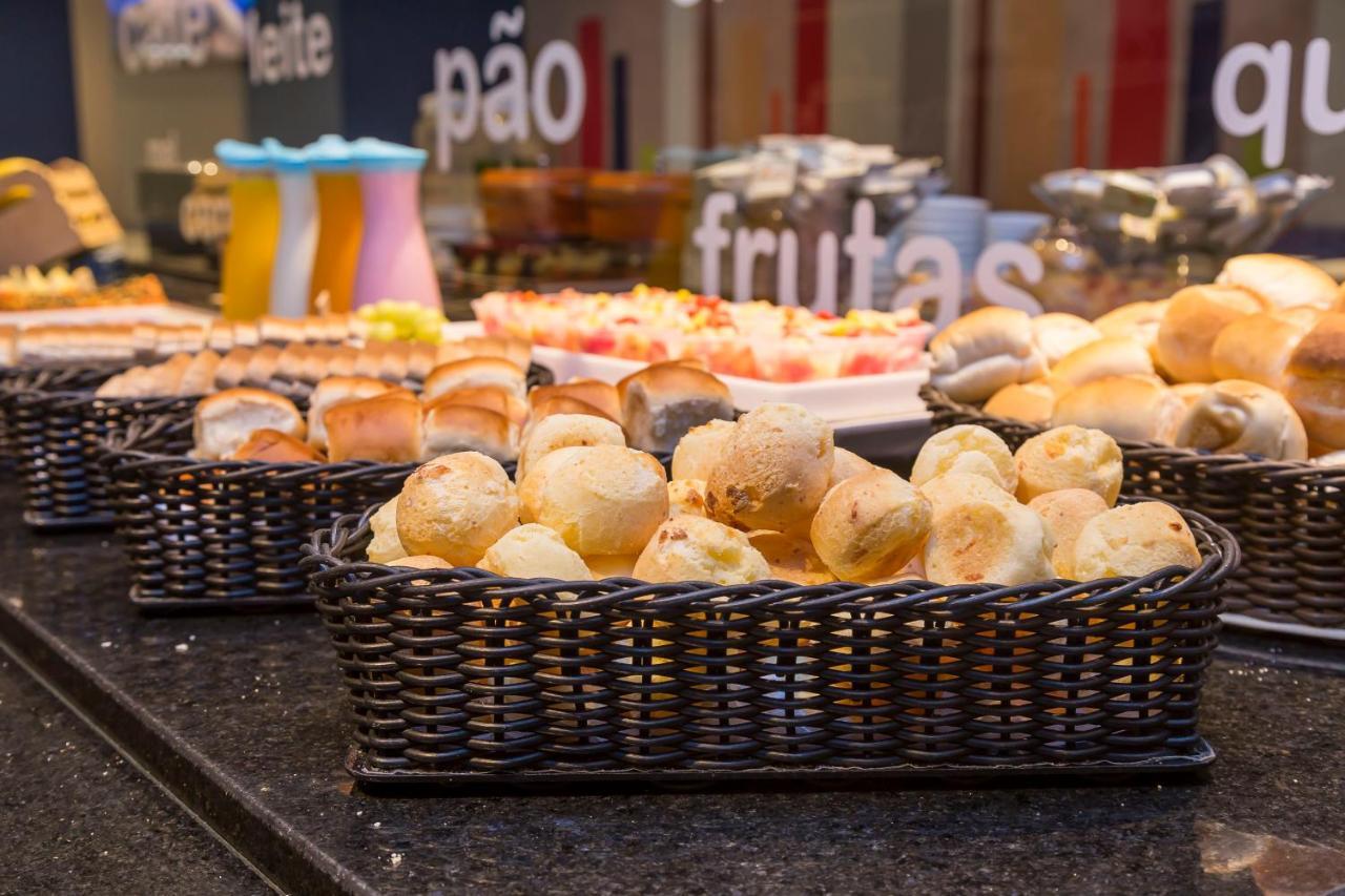 Отель Ibis Budget Curitiba Centro Экстерьер фото